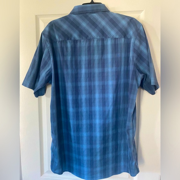 Travis Mathew Blue Button Up - Picture 3 of 4
